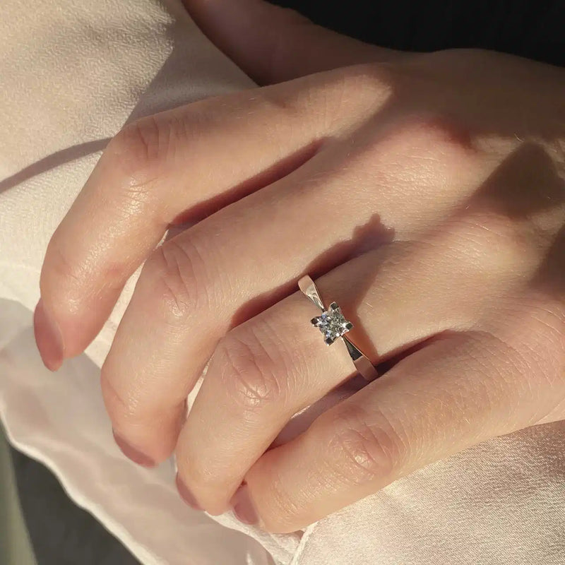 Scrouples Kleopatra Ring 14 kt. Guld m. Naturlig Diamant 0,20 ct.