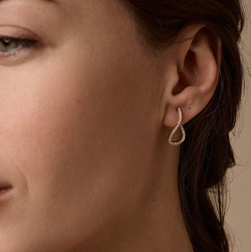 Nuran Valentina Lille Øreringe 14 kt. Guld m. Naturlige Diamanter