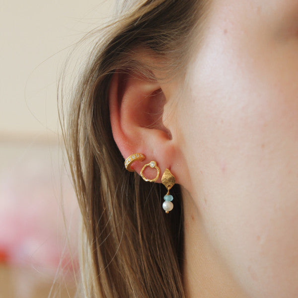 Stine A Petit Wavy Circle Single Ørering Forgyldt Sølv