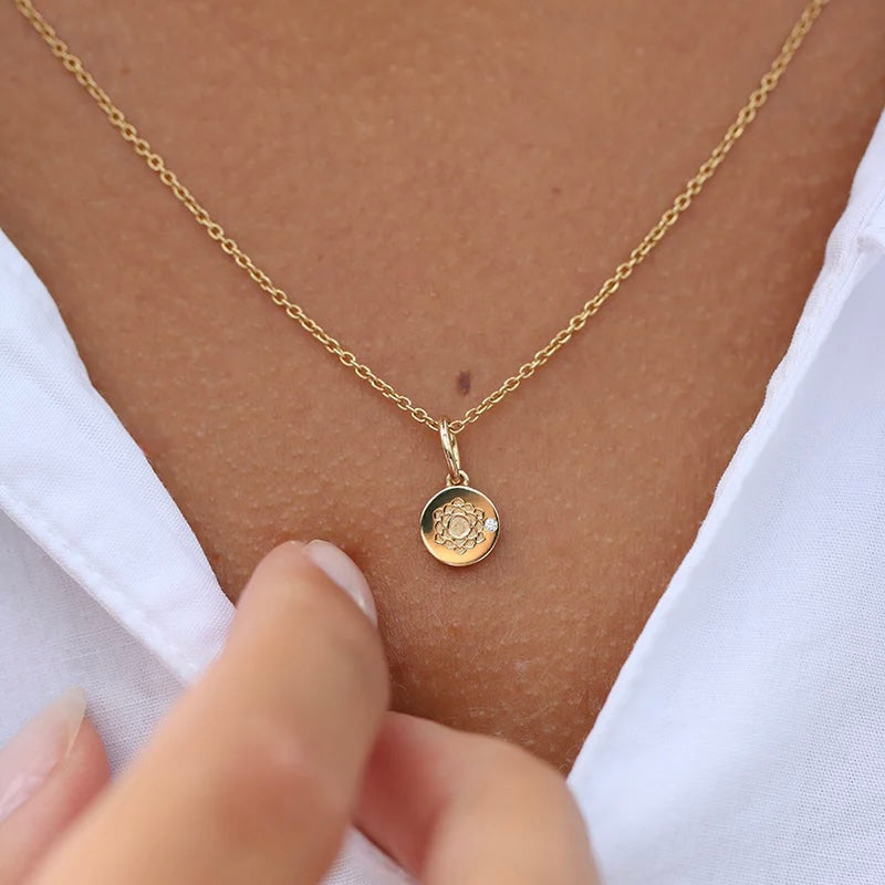 Ro Copenhagen Inner Peace Kronechakra Vedhæng 18 kt. Guld